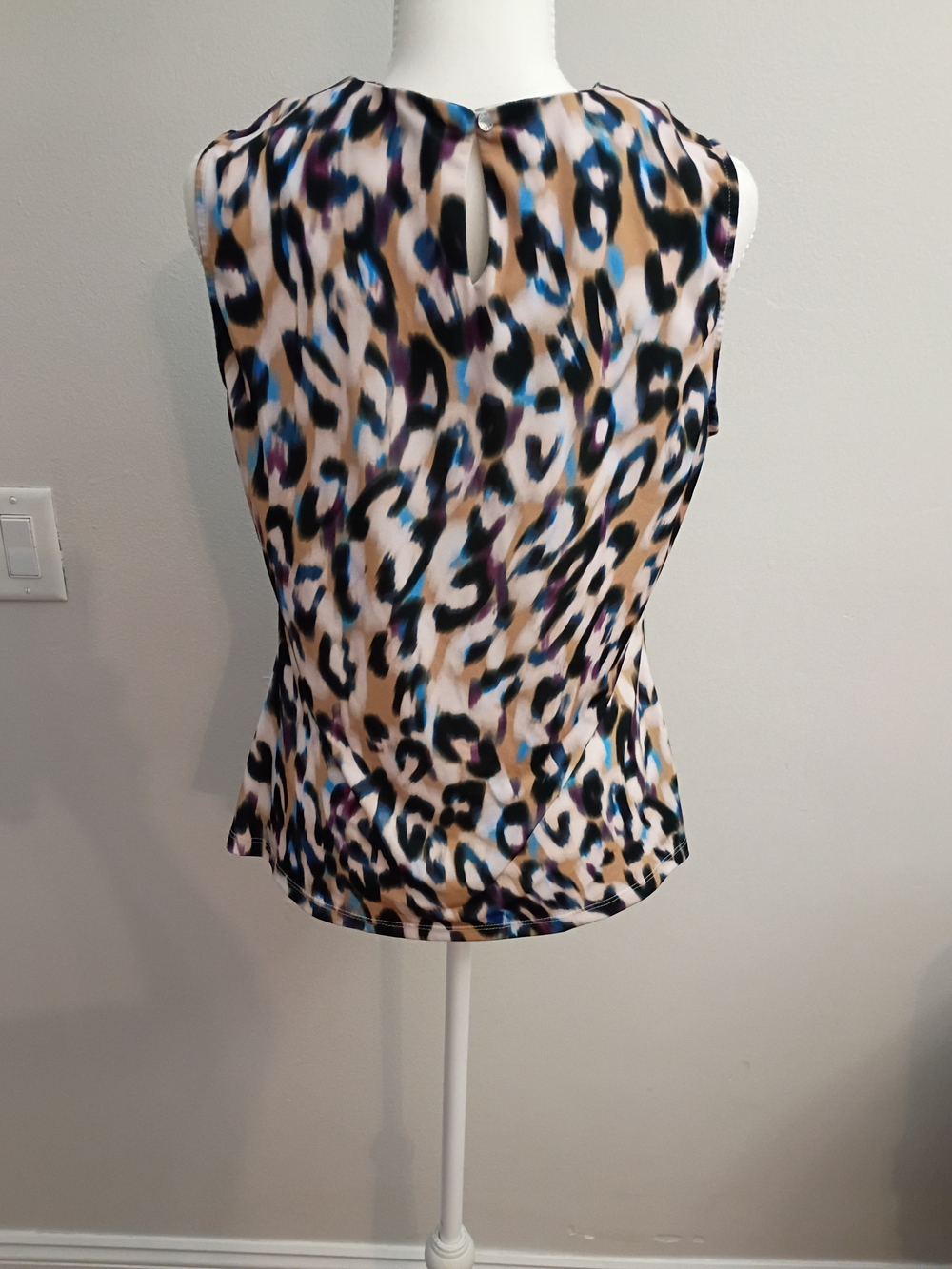 DKNYC Cream Leopard Print Sleeveless Shell with Blue and Purple Accents - Picture 2 of 6